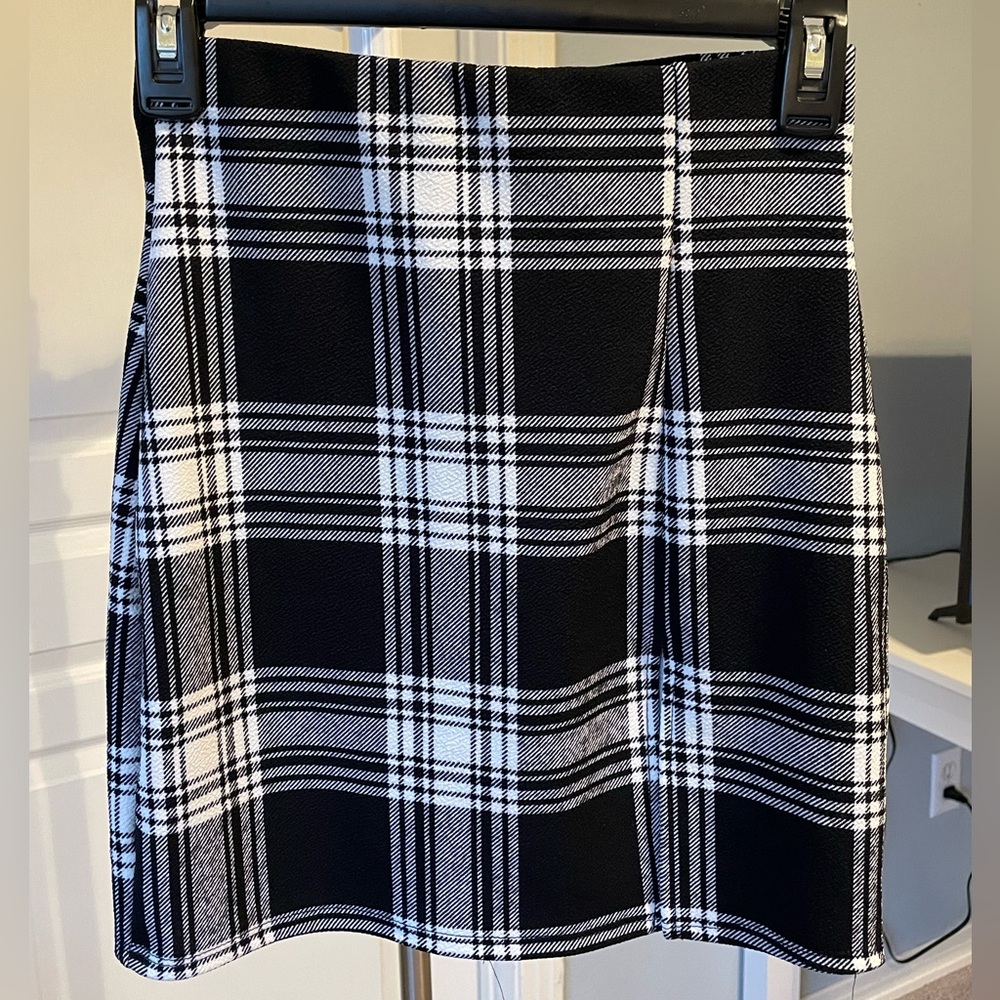 Checkered bodycon skirt with side slit! New with tags!
